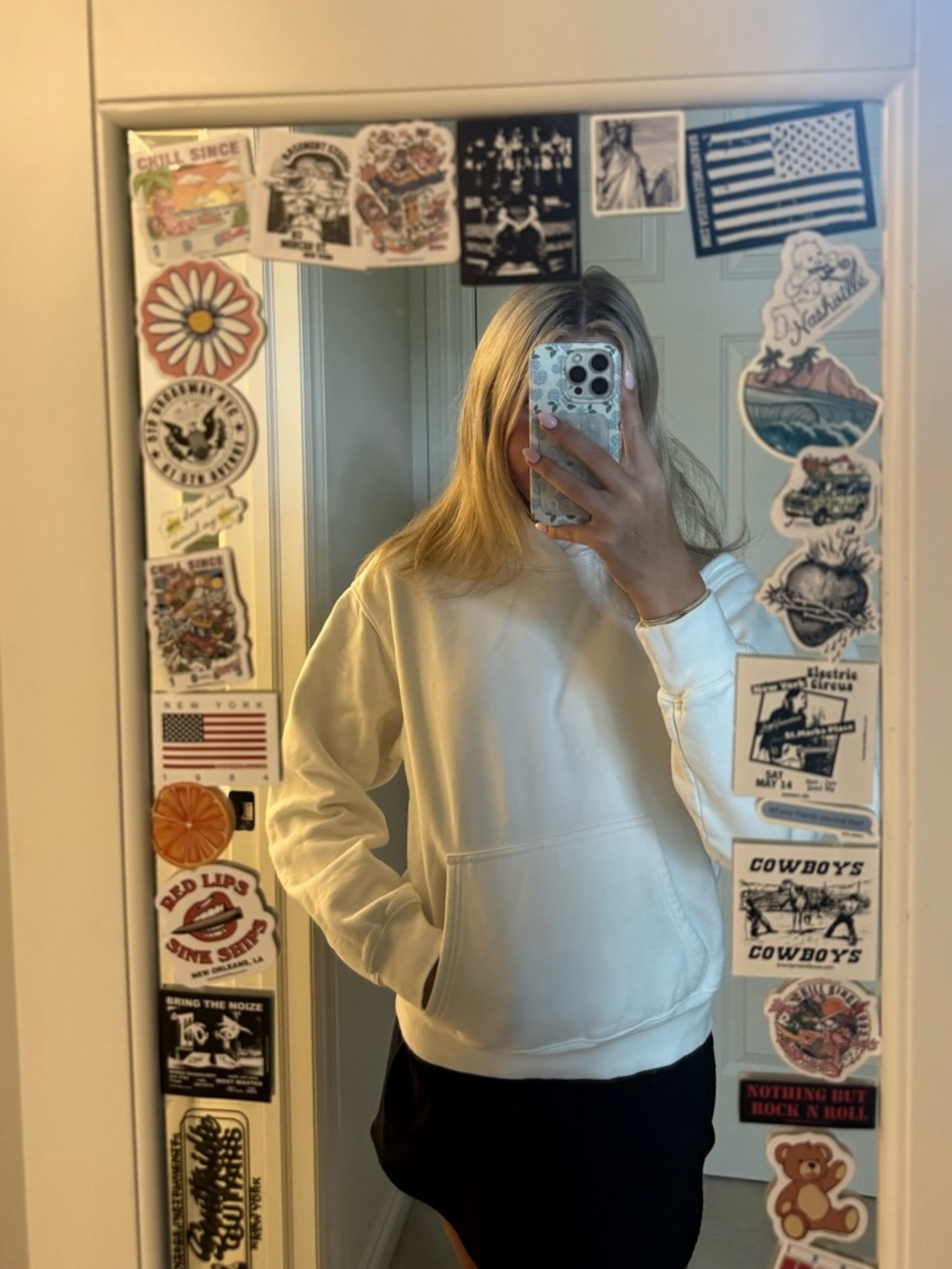 aritzia white hoodie